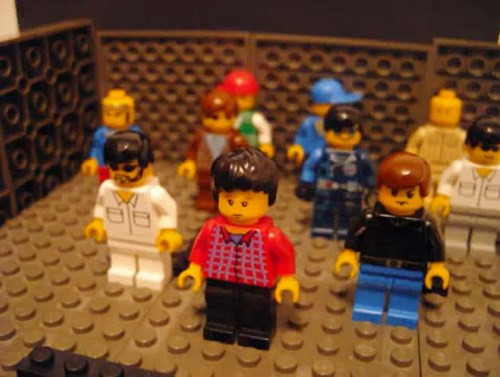 Hình chụp từ video ca nhạc "Beat it" với những hình ảnh vui nhộn được lắp ghép từ đồ chơi Lego