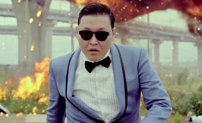 Tháng 12 năm 2012: Gangnam Phong cách chạm mốc 1 tỷ lượt xem trong một ít hơn năm tháng. Nó hiện đang có hơn 2,4 tỷ lượt xem.
