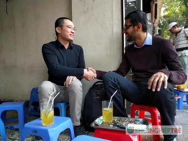 Buổi gặp gỡ tại quán trà chanh của ông Sundar Pichai -  CEO Google và lập trình viên Nguyễn Hà Đông. Ảnh: Q.A.