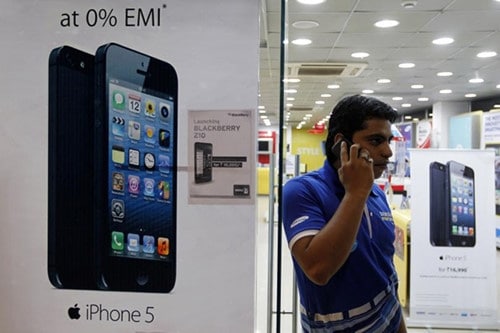 Bán các model iPhone cũ giúp Apple thu hút nhiều người Ấn Độ đến hệ sinh thái iOS hơn - Ảnh: Reuters