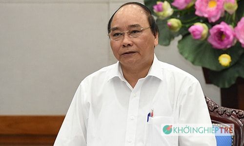 Thủ tướng Nguyễn Xuân Phúc cho rằng thể chế, luật pháp tốt mà cán bộ thiếu trách nhiệm, không tận tâm thì doanh nghiệp cũng bị phiền hà. Ảnh: VGP