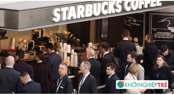 Đến Starbucks xếp hàng mỗi ngày để tìm khách hàng tiềm năng