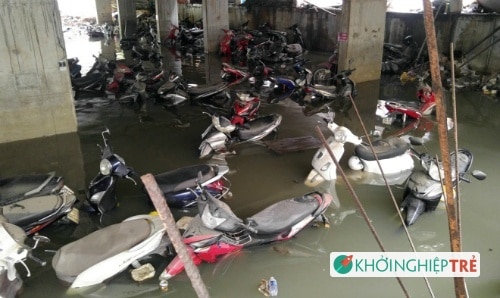 Hoạt động kinh doanh điêu đứng sau khi ngập nước ở Sài Gòn