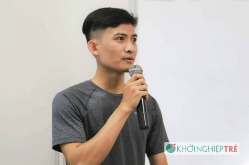  Nguyễn Văn Toản trong một buổi thuyết trình.