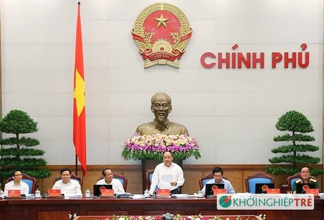 Thủ tướng Nguyễn Xuân Phúc chủ trì cuộc họp chuyên đề xây dựng phát luật. Ảnh: VGP/Quang Hiếu