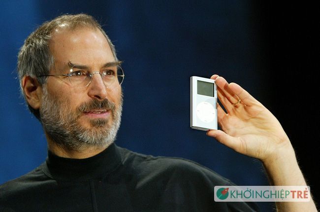 Steve Jobs giới thiệu iPod lần đầu tiên vào năm 2001 - Ảnh: Wired.