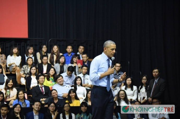 Tổng thống Mỹ Barack Obama đối thoại với các doanh nhân khởi nghiệp trong chuyến thăm Việt Nam vừa qua